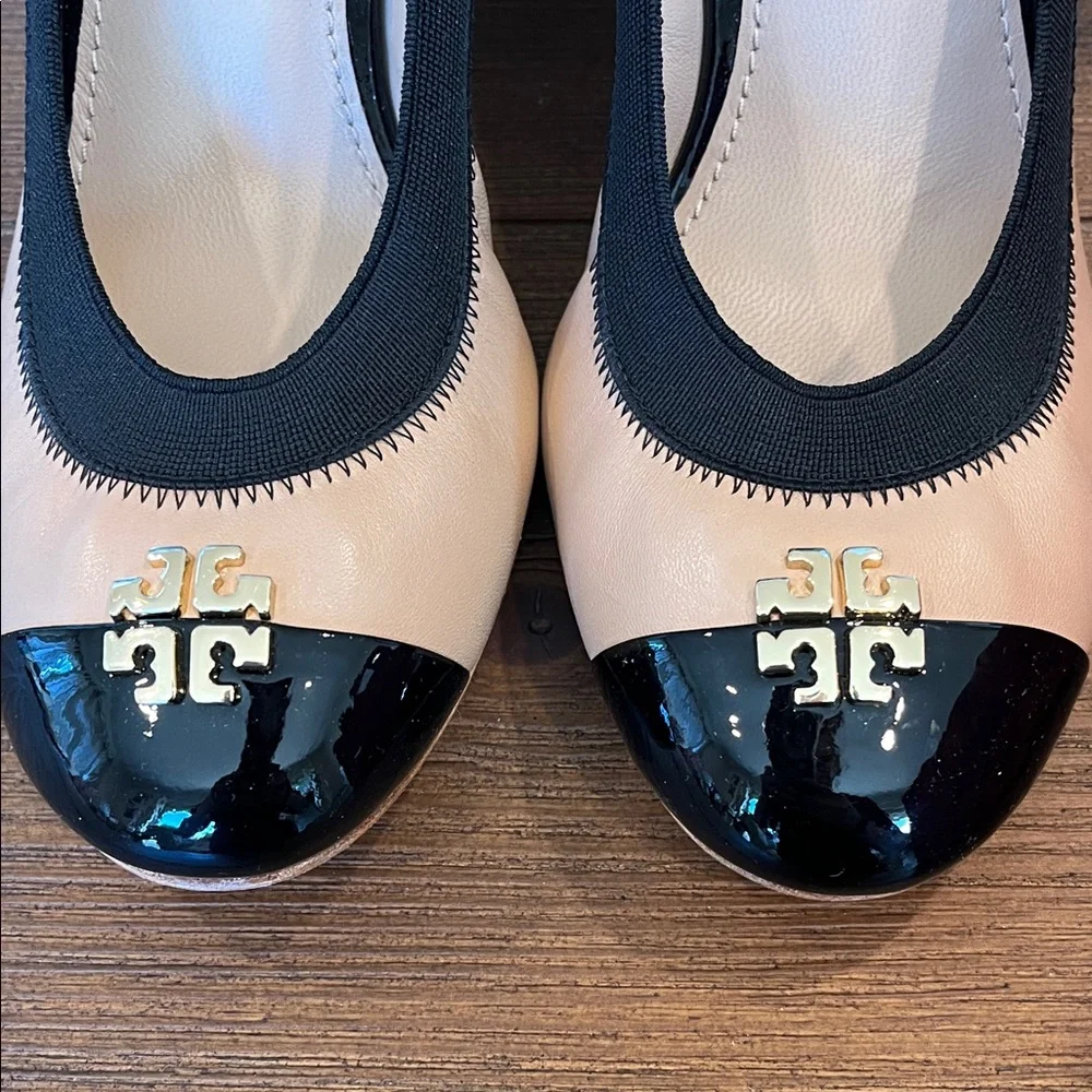 Tory Burch Jolie 75MM Pump Classic Sheep Soft Patent Tory Beige/ Black - Picture 4 of 16
